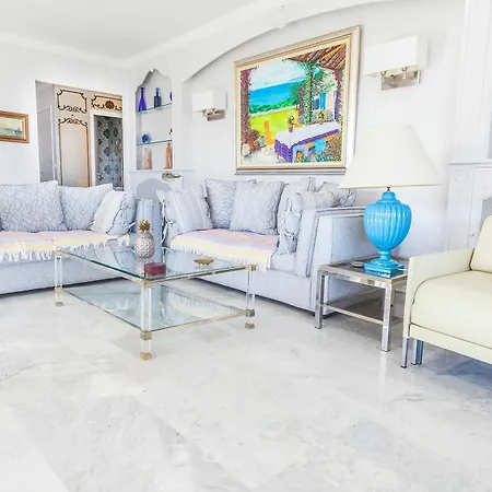 Le Moure Rouge Apartment